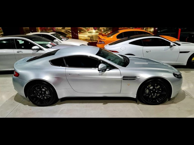 aston martin v8 867554 013