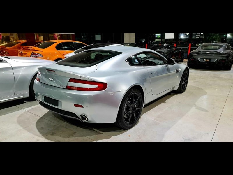 aston martin v8 867554 015