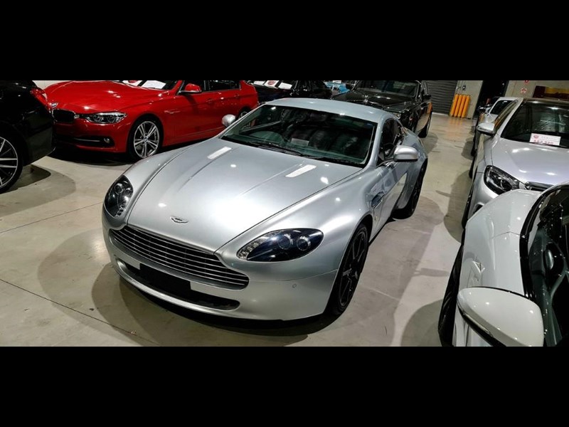 aston martin v8 867554 021