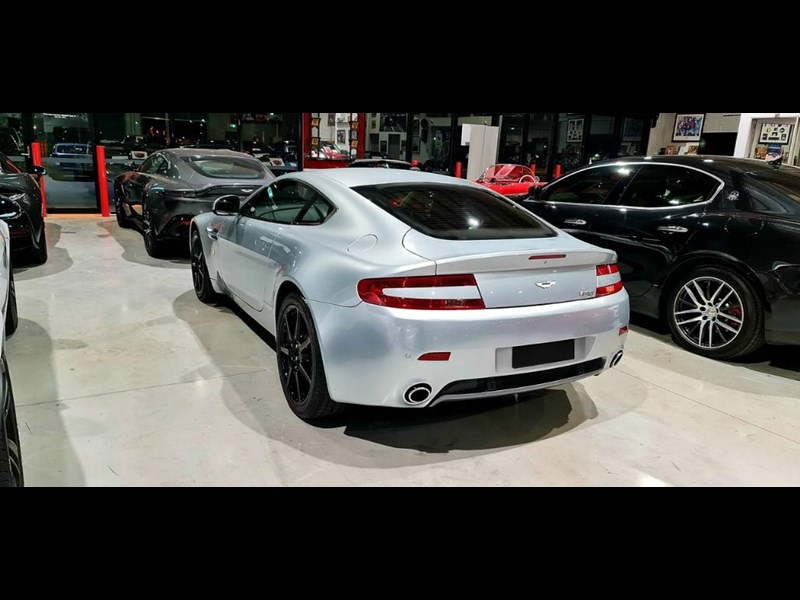 aston martin v8 867554 023