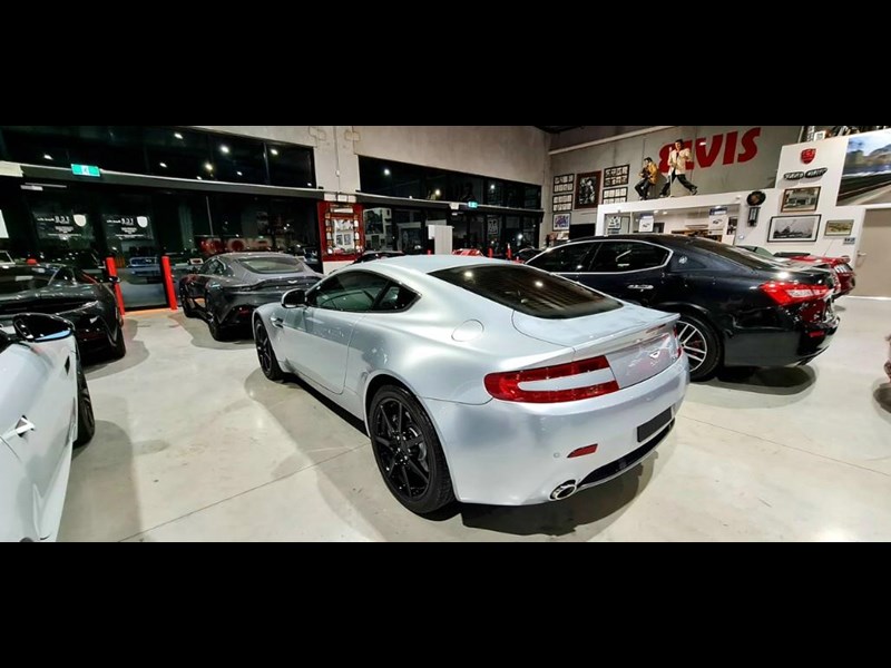 aston martin v8 867554 027
