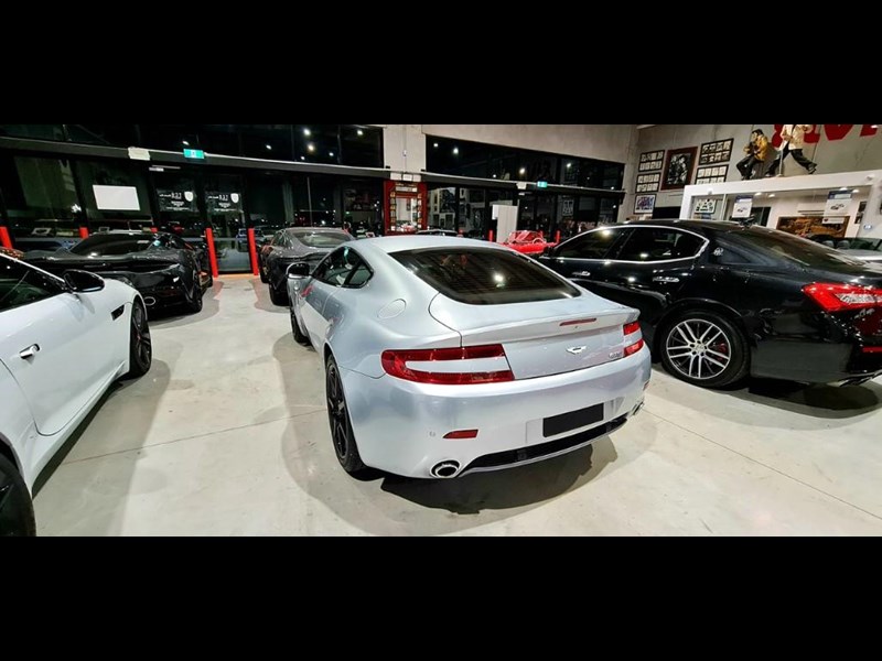 aston martin v8 867554 029