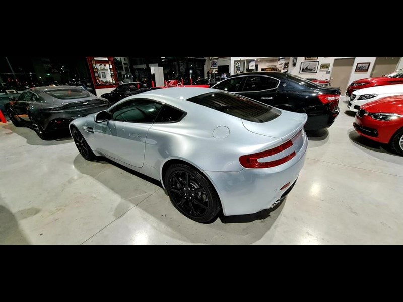 aston martin v8 867554 031