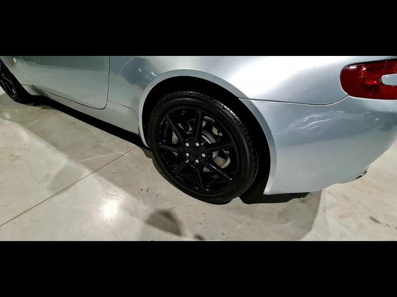 aston martin v8 867554 033