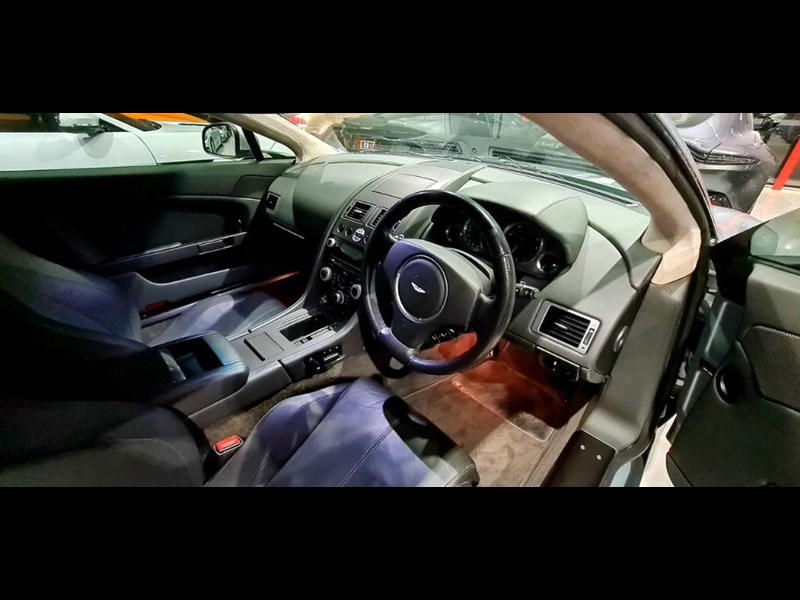 aston martin v8 867554 043