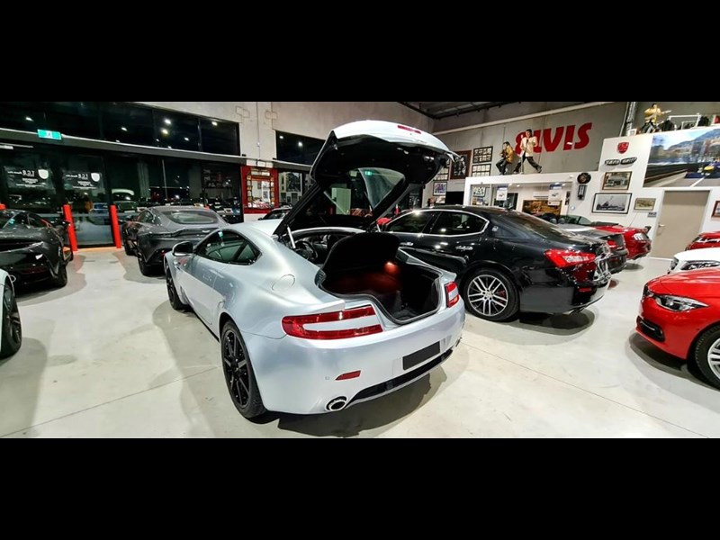 aston martin v8 867554 049