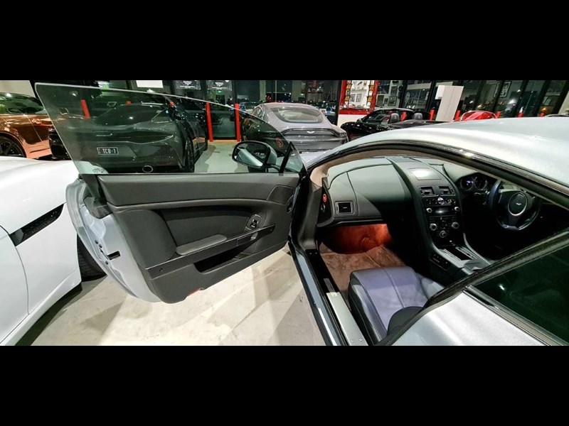 aston martin v8 867554 051