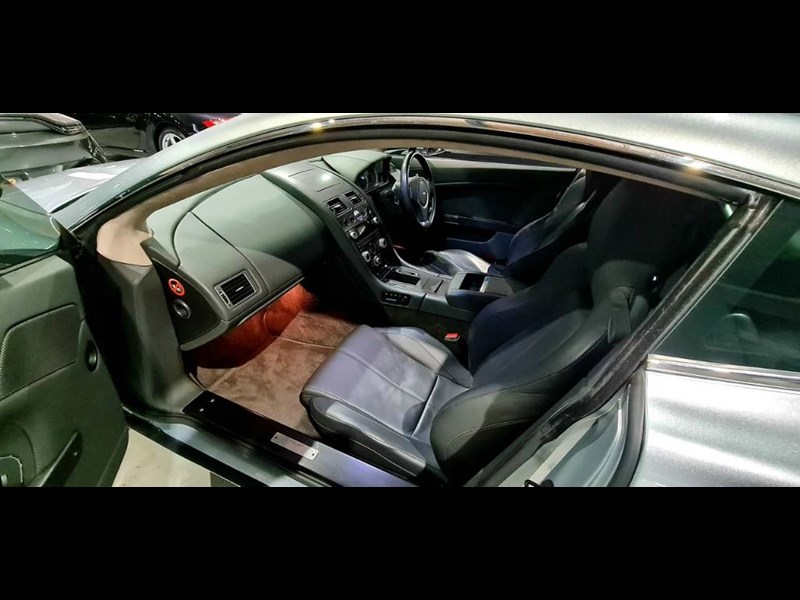 aston martin v8 867554 053