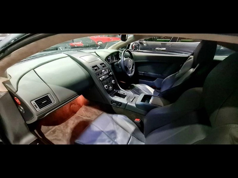 aston martin v8 867554 055