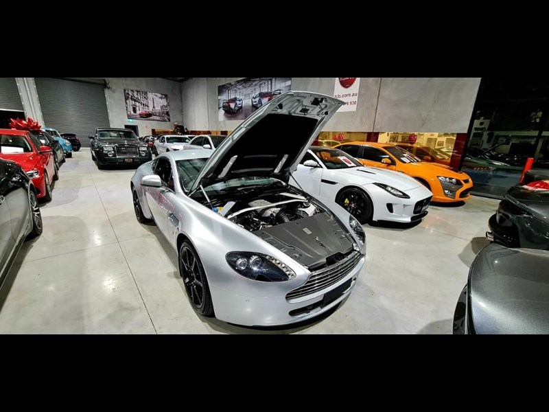 aston martin v8 867554 061
