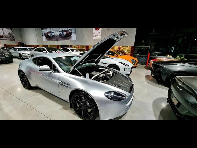 aston martin v8 867554 063
