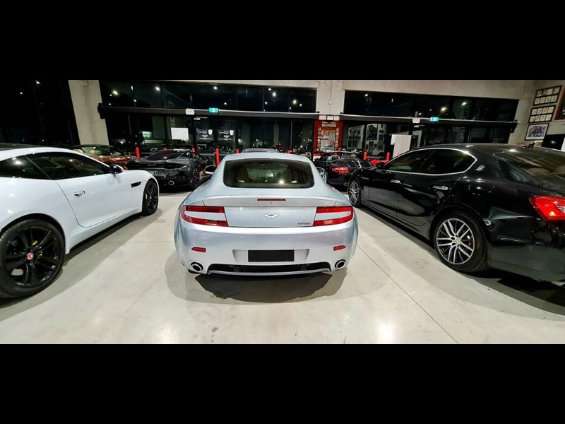 aston martin v8 867554 067