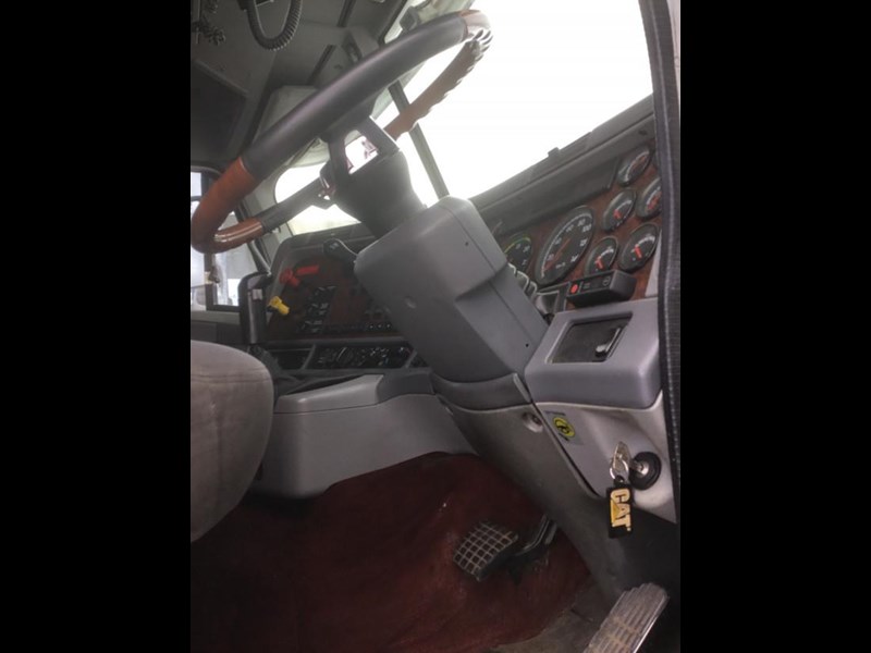 freightliner argosy 868283 017
