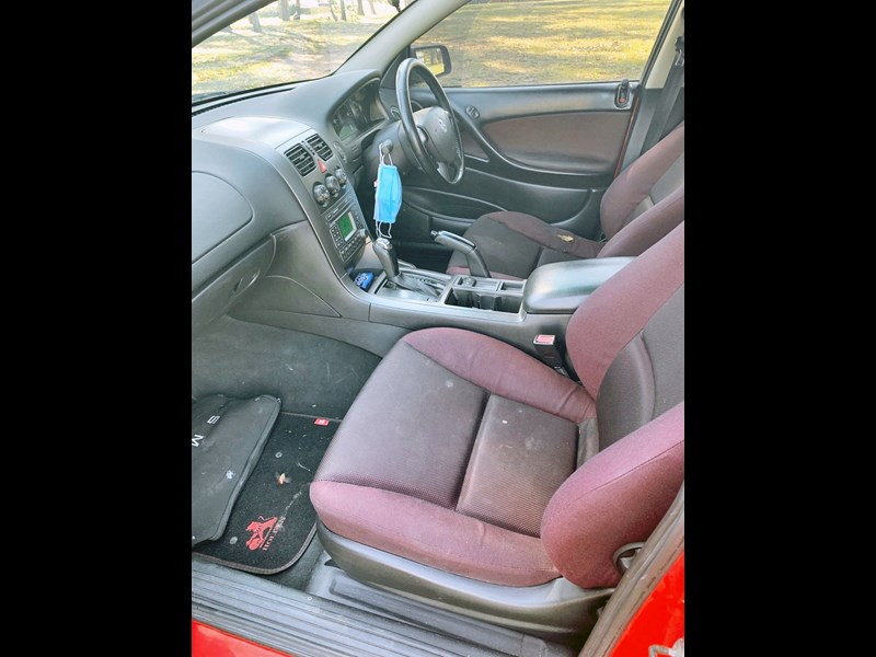 holden commodore 871194 011