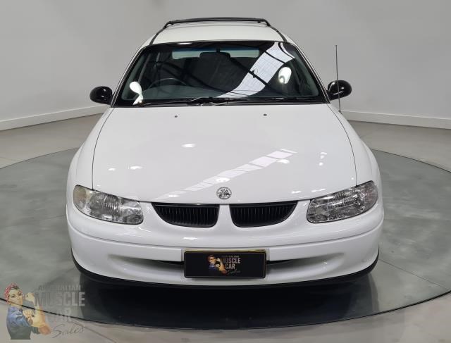 holden commodore 868318 019