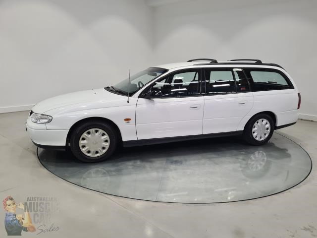 holden commodore 868318 023