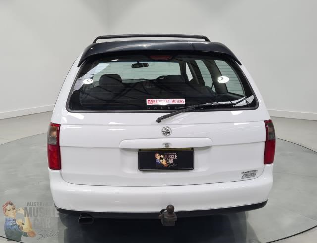 holden commodore 868318 033