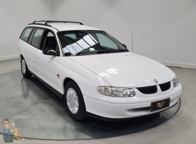 holden commodore 868318 009