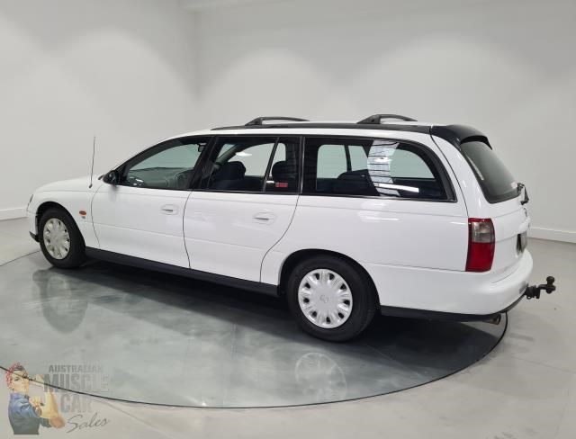 holden commodore 868318 037