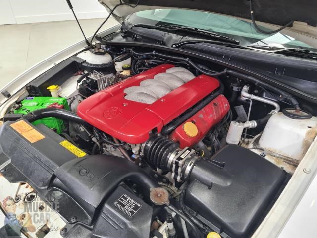 holden commodore 868318 045