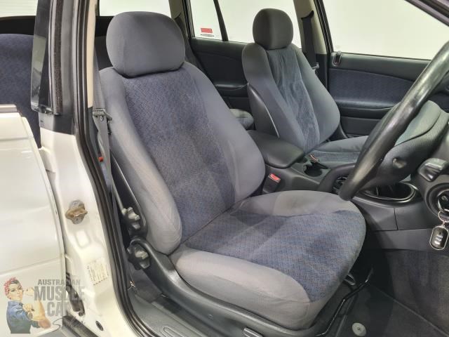 holden commodore 868318 067