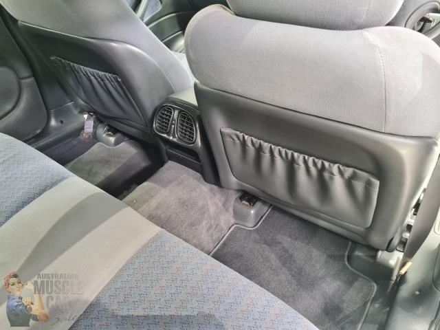 holden commodore 868318 079
