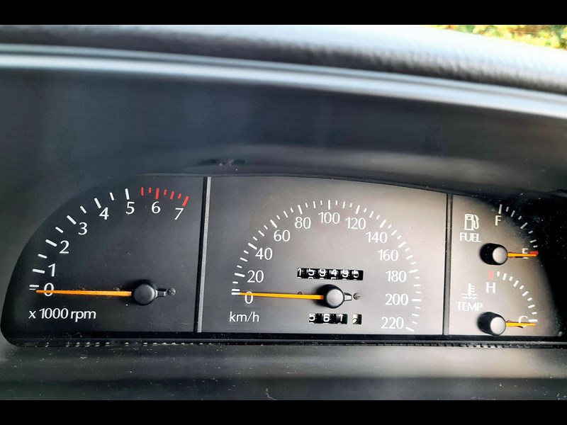 holden commodore 871187 015