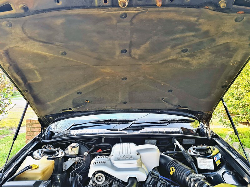 holden commodore 871187 043