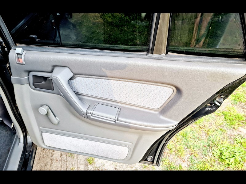 holden commodore 871187 019