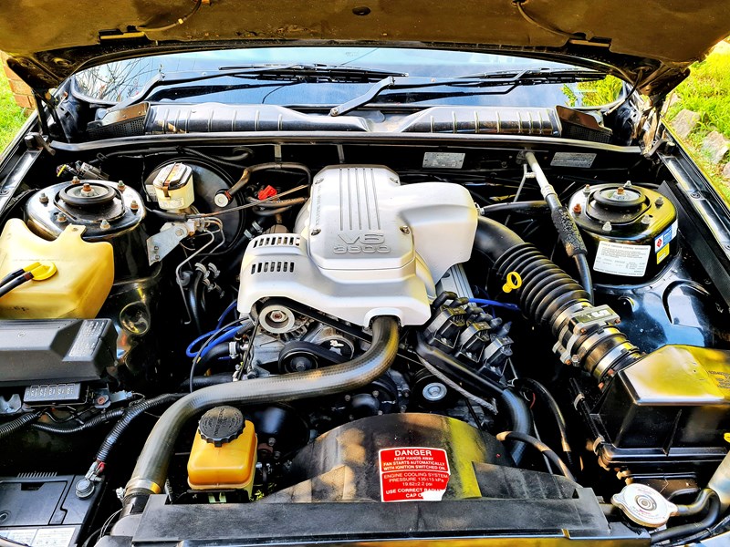 holden commodore 871187 033