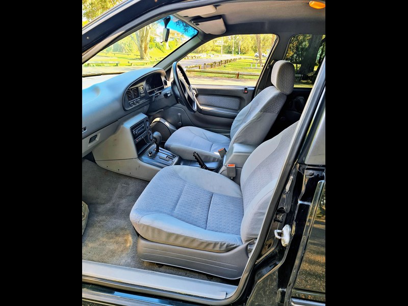holden commodore 871187 009