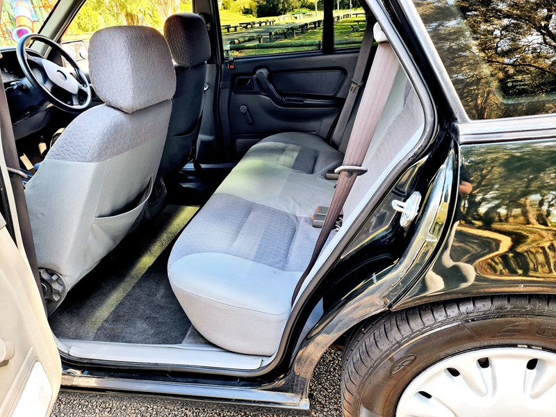 holden commodore 871187 013