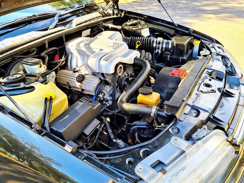 holden commodore 871187 011