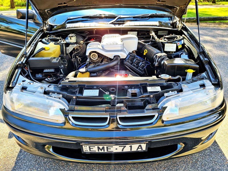 holden commodore 871187 023