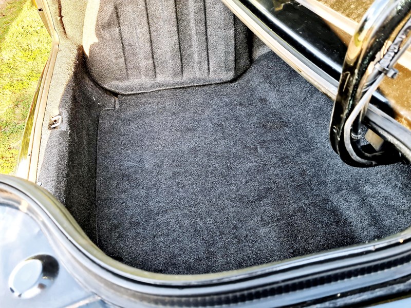 holden commodore 871187 037