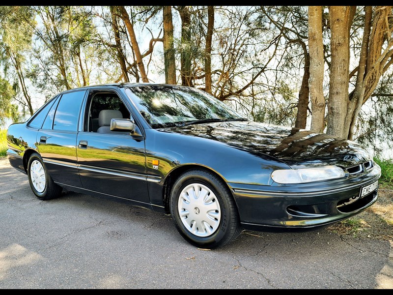 holden commodore 871187 057