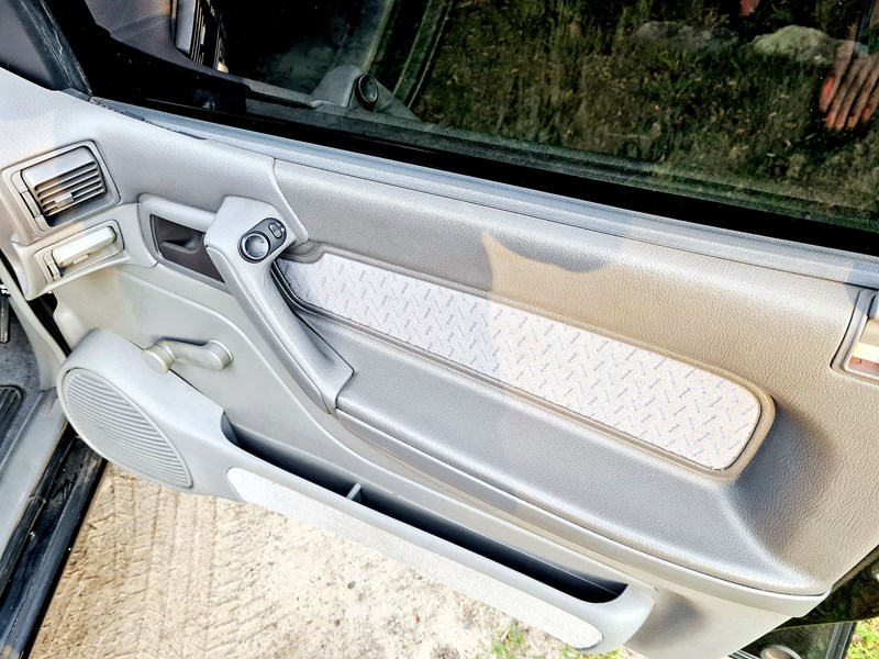 holden commodore 871187 047