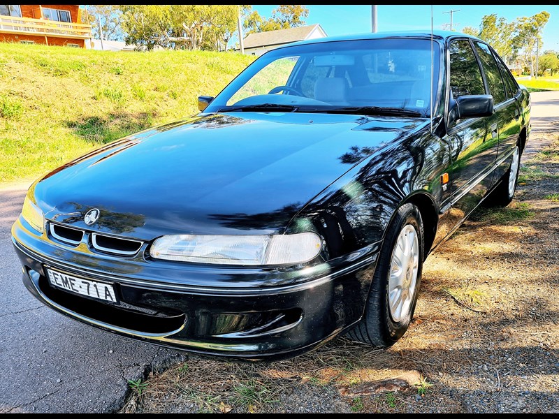 holden commodore 871187 059