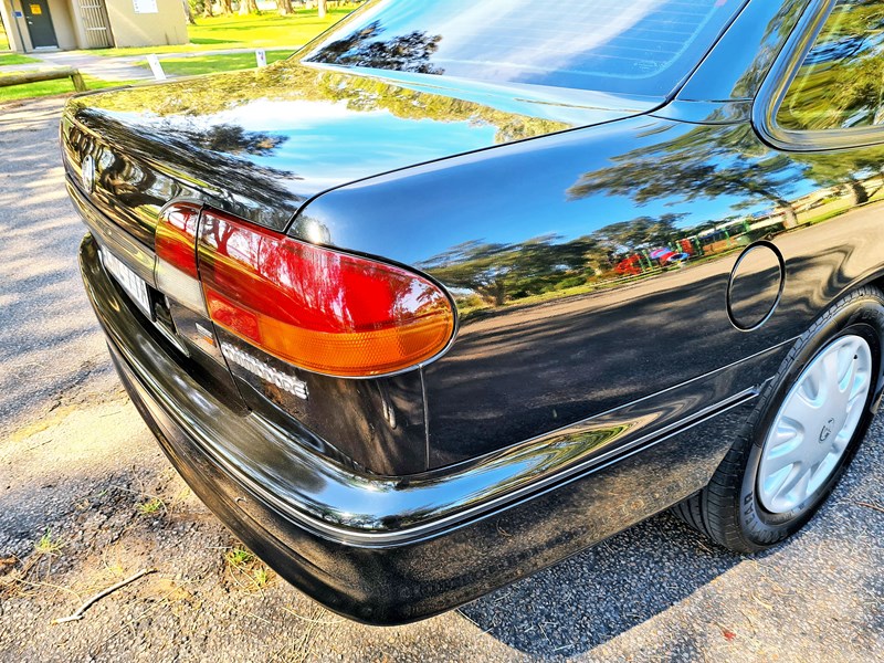 holden commodore 871187 055