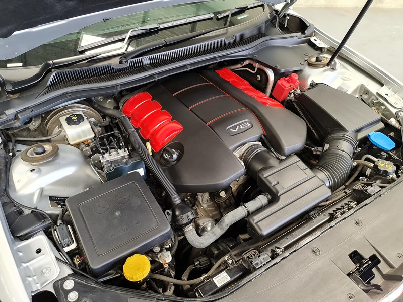 holden calais 867028 041