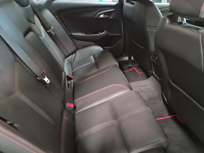 holden calais 867028 015