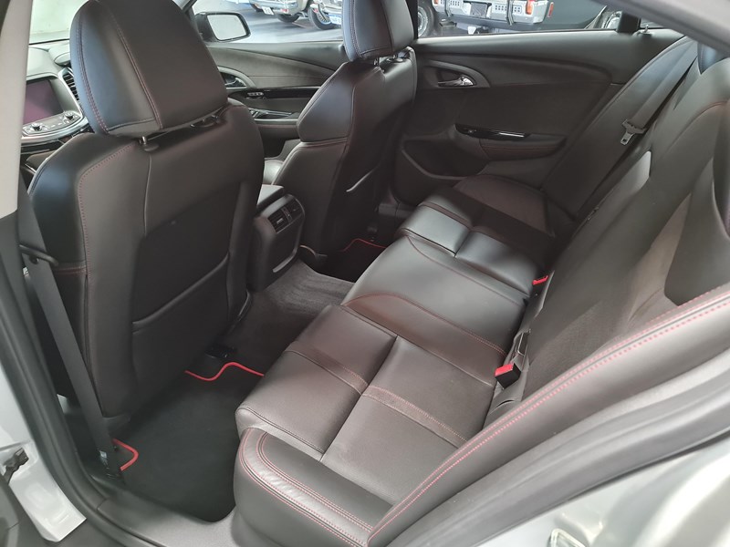 holden calais 867028 019