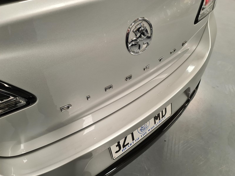 holden calais 867028 053