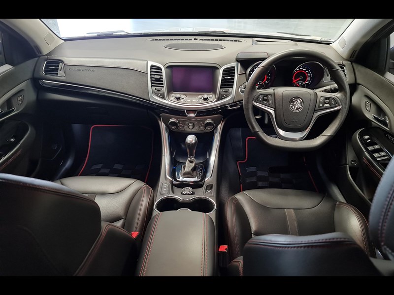 holden calais 867028 021