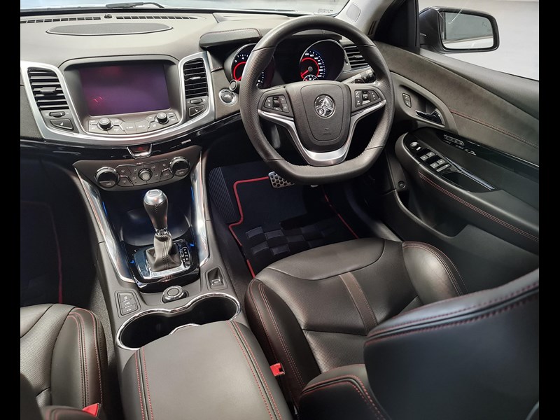 holden calais 867028 033