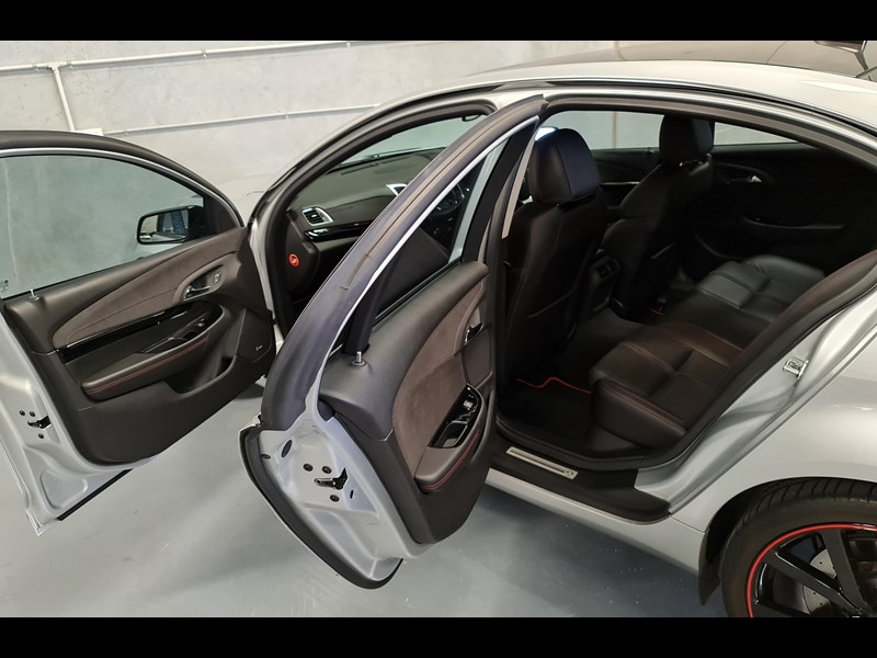 holden calais 867028 087