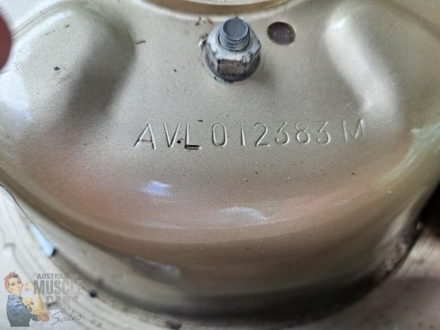 holden commodore 868449 049