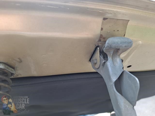 holden commodore 868449 051