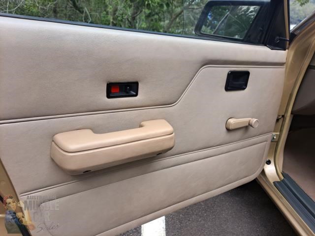 holden commodore 868449 057