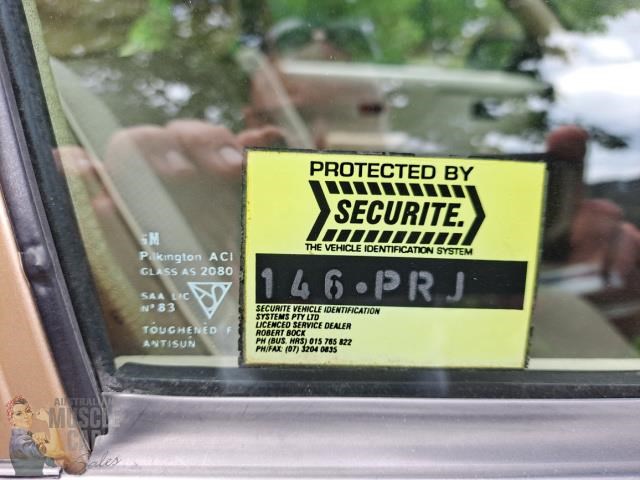 holden commodore 868449 087